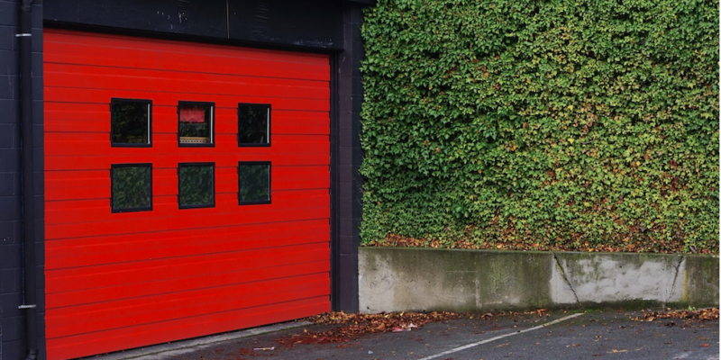 The Benefits of Sealing a Waukegan Garage Door